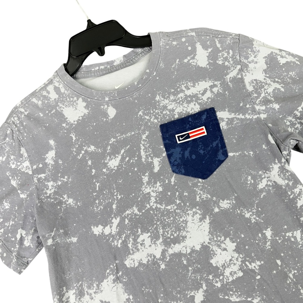 Nike USA Flag Pocket T-Shirt Mens M Acid Wash Topographic Graphic Activewear